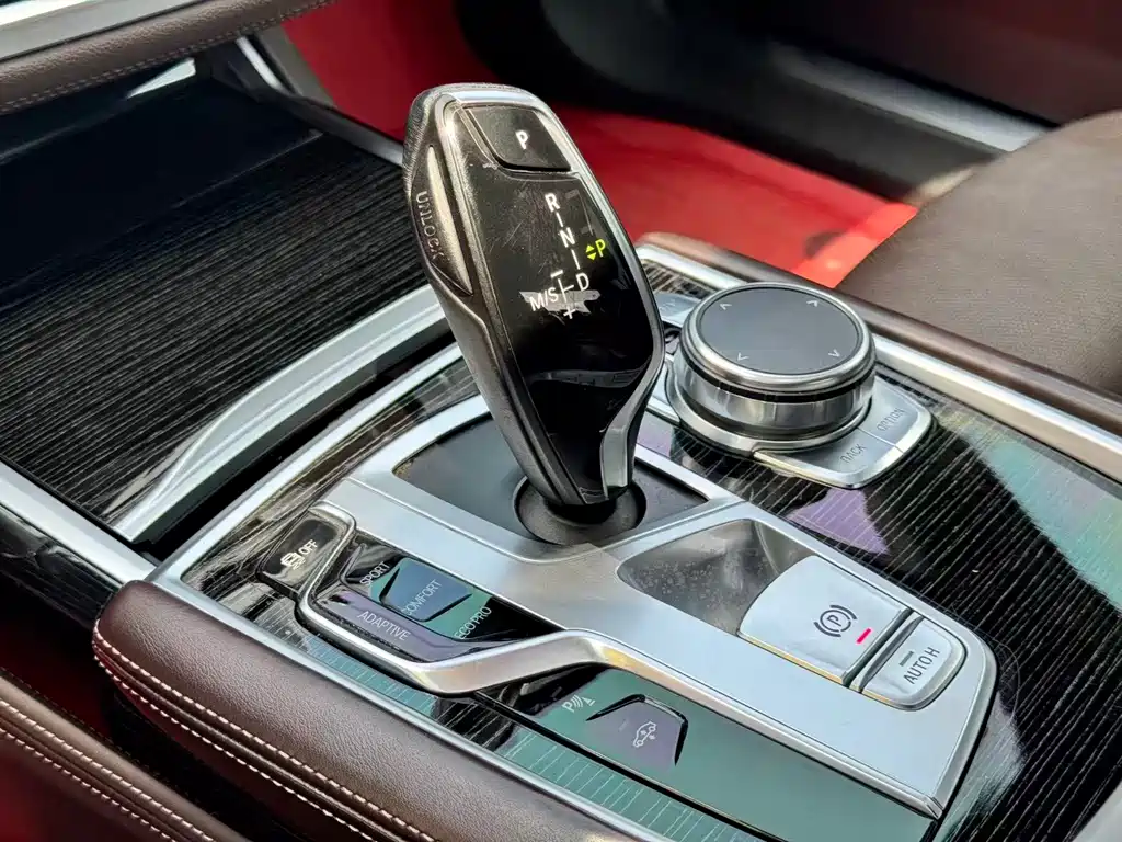 BMW 7 Series 2018 — фото 15