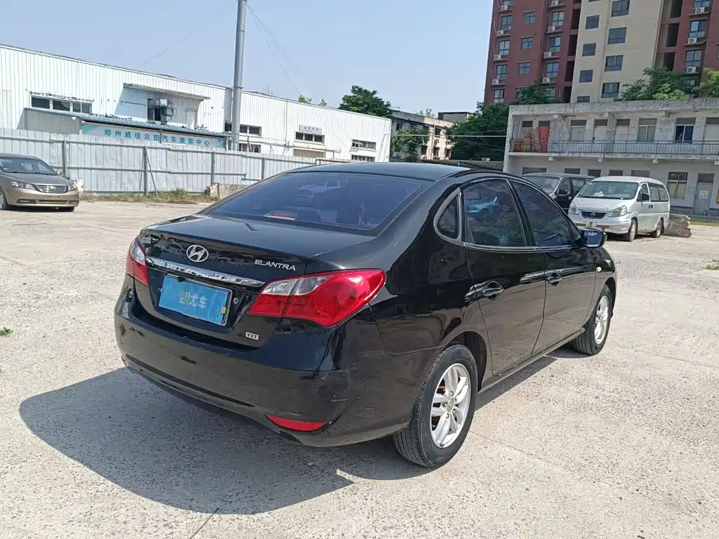 Hyundai Elantra 2015 — фото 14