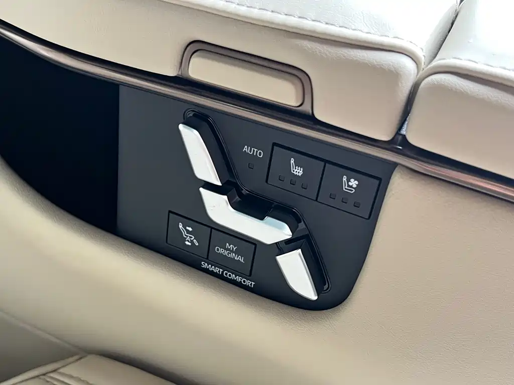 Toyota Alphard — фото 14
