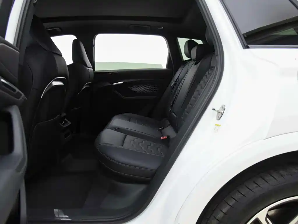 Audi Q6L E-Tron 2025 — фото 12