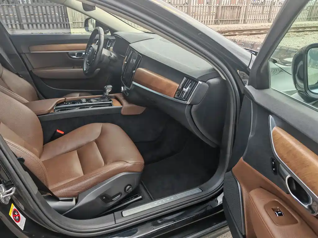 Volvo S90 2019 — фото 15