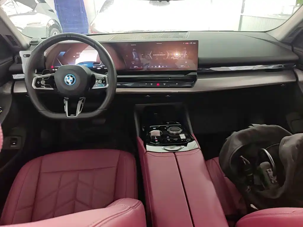 BMW i5 2025 — фото 6