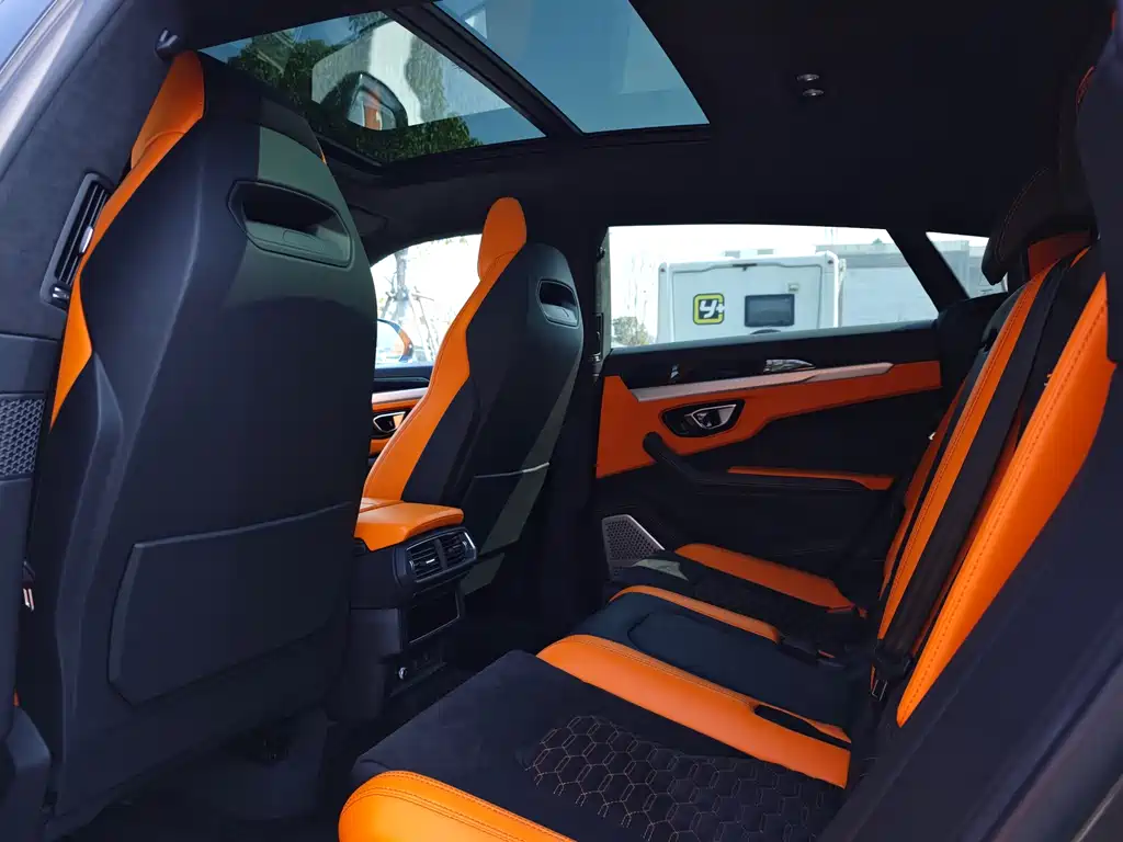 Lamborghini Urus 2022 — фото 11