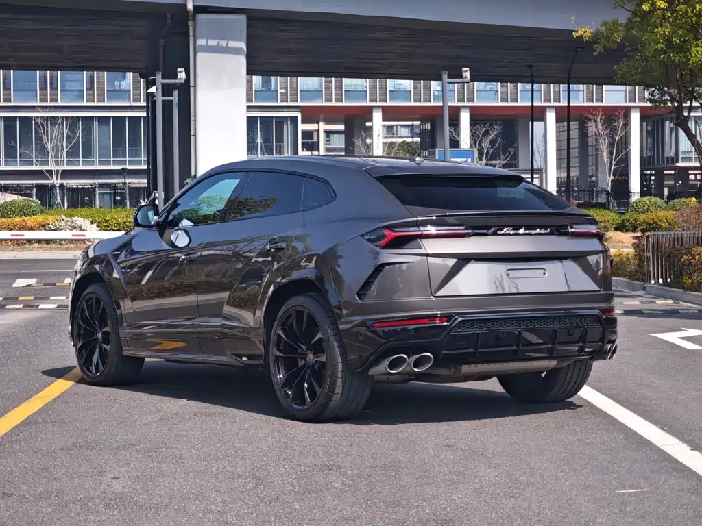 Lamborghini Urus 2022 — фото 6