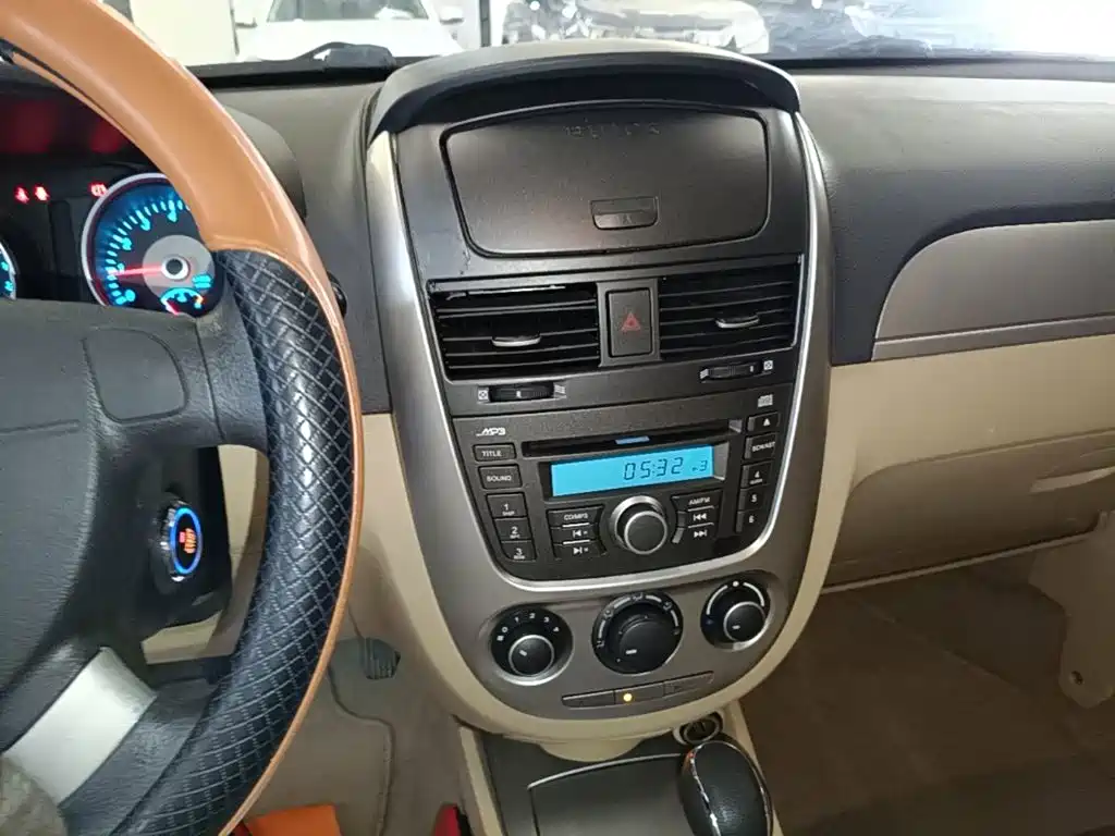 Buick Excelle 2015 — фото 13