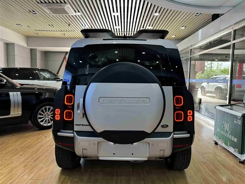 Land Rover Defender 2020 — фото 17