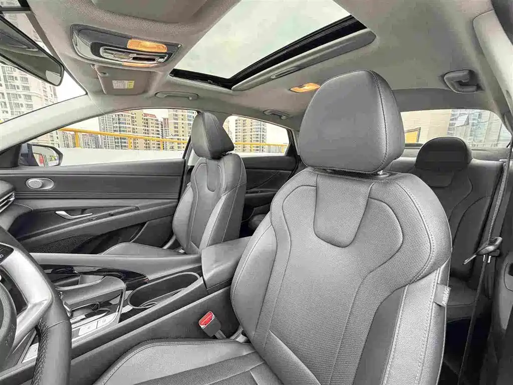 Hyundai Elantra 2024 — фото 12