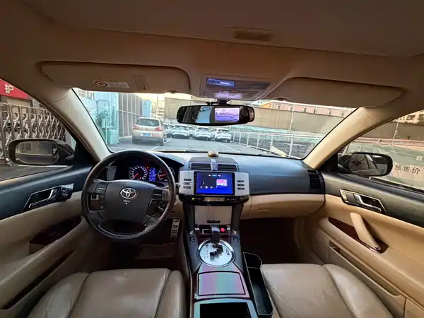 Toyota Reiz 2010