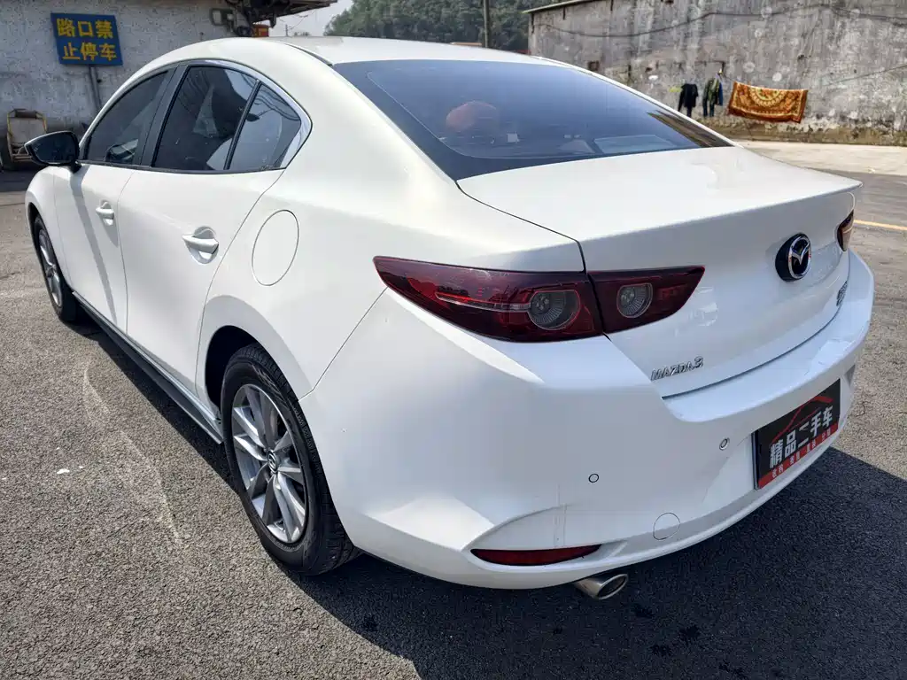 Mazda 3 Axela 2022 — фото 18