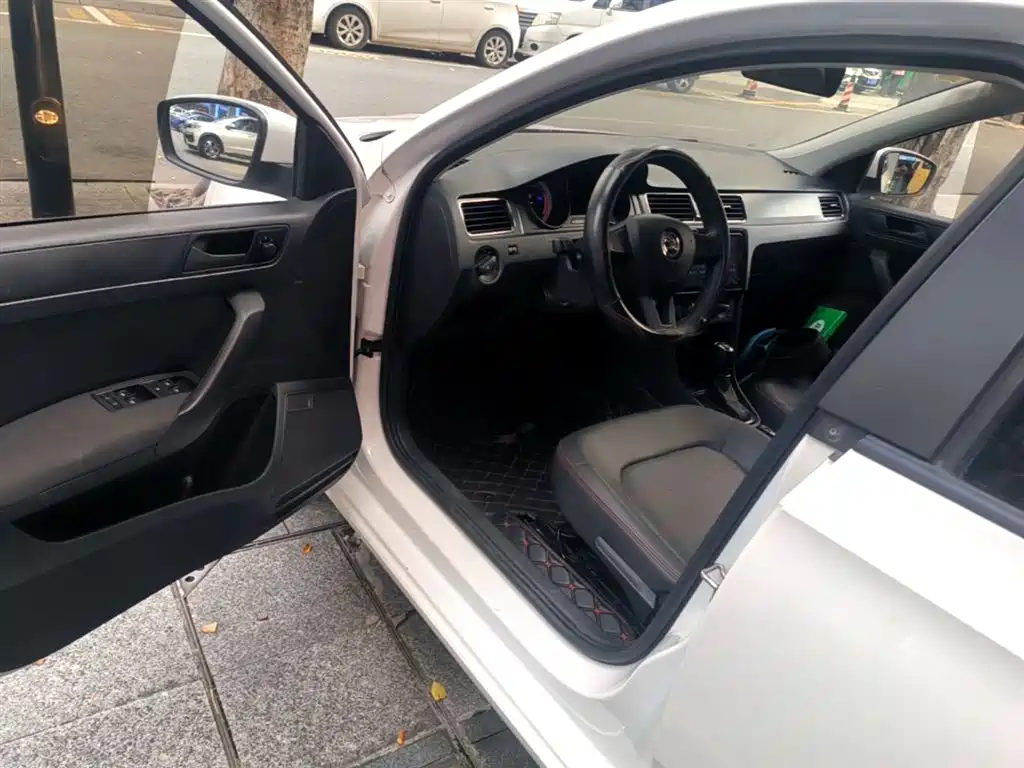 Skoda Rapid Spaceback 2020 — фото 16