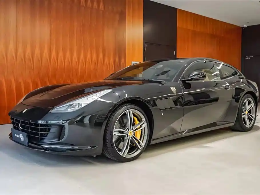 Ferrari GTC4Lusso 2018 — фото 2