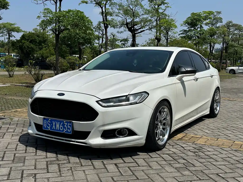 Ford Mondeo 2013 — фото 1