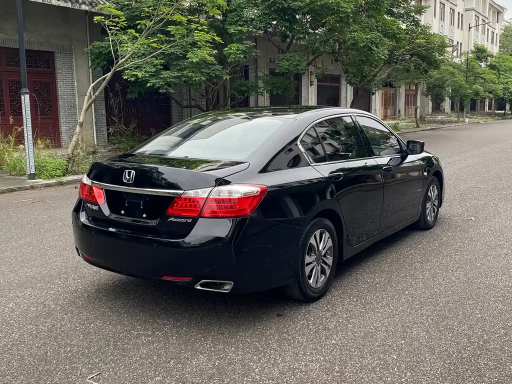 Honda Accord 2015 — фото 6