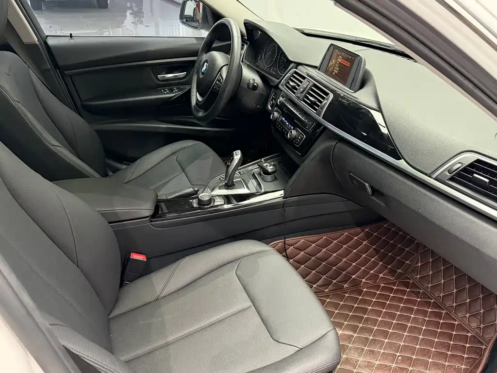 BMW 3 Series 2016 — фото 19