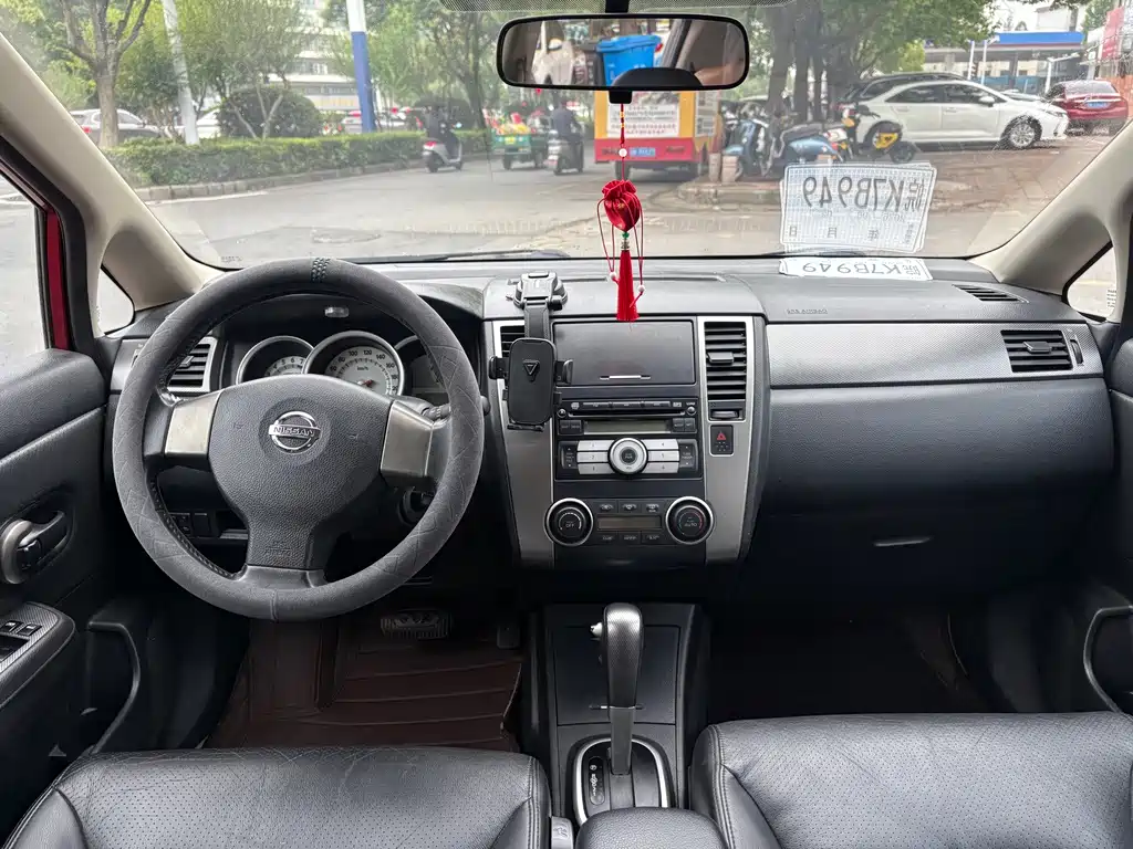 Nissan Tiida 2009
