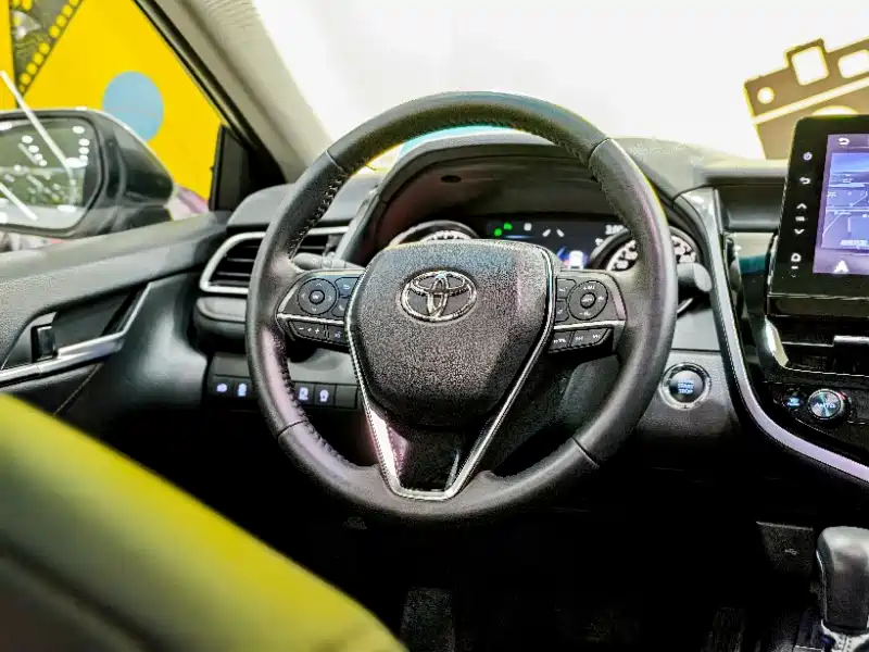 Toyota Camry 2023 — фото 12