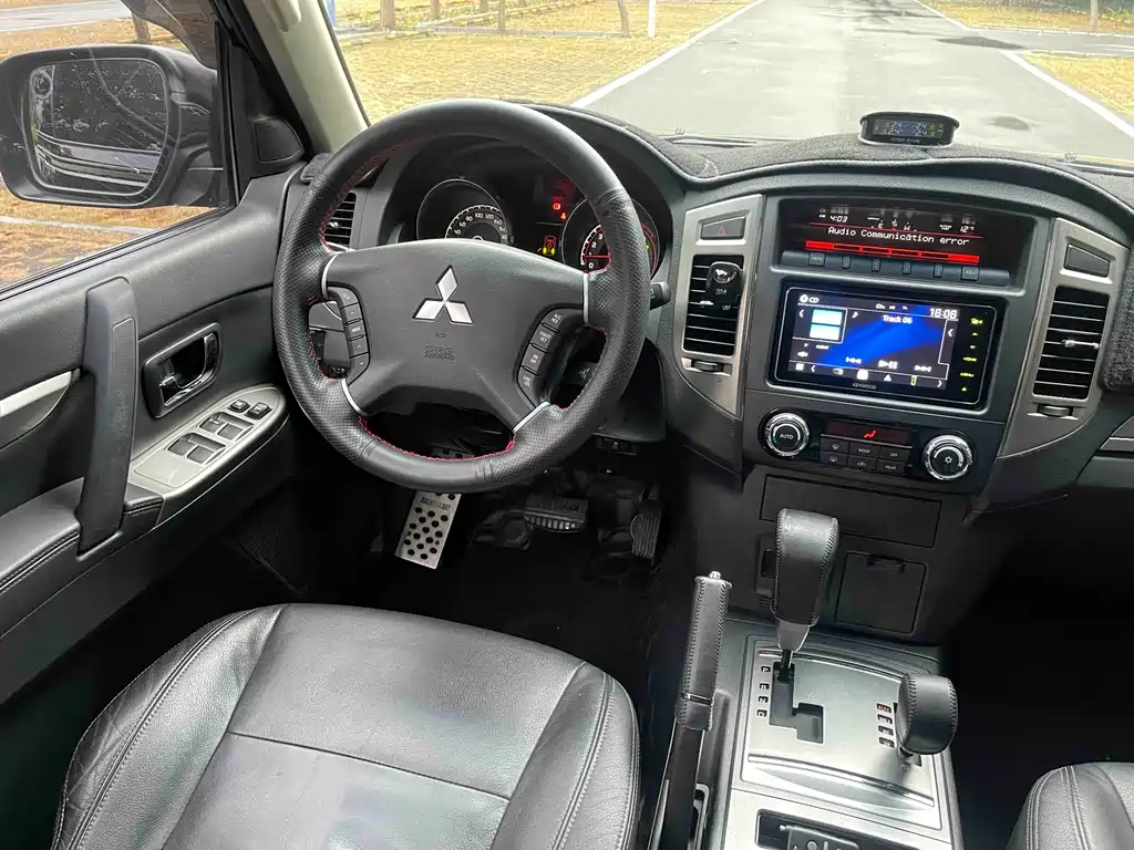 Mitsubishi Pajero 2015 — фото 16