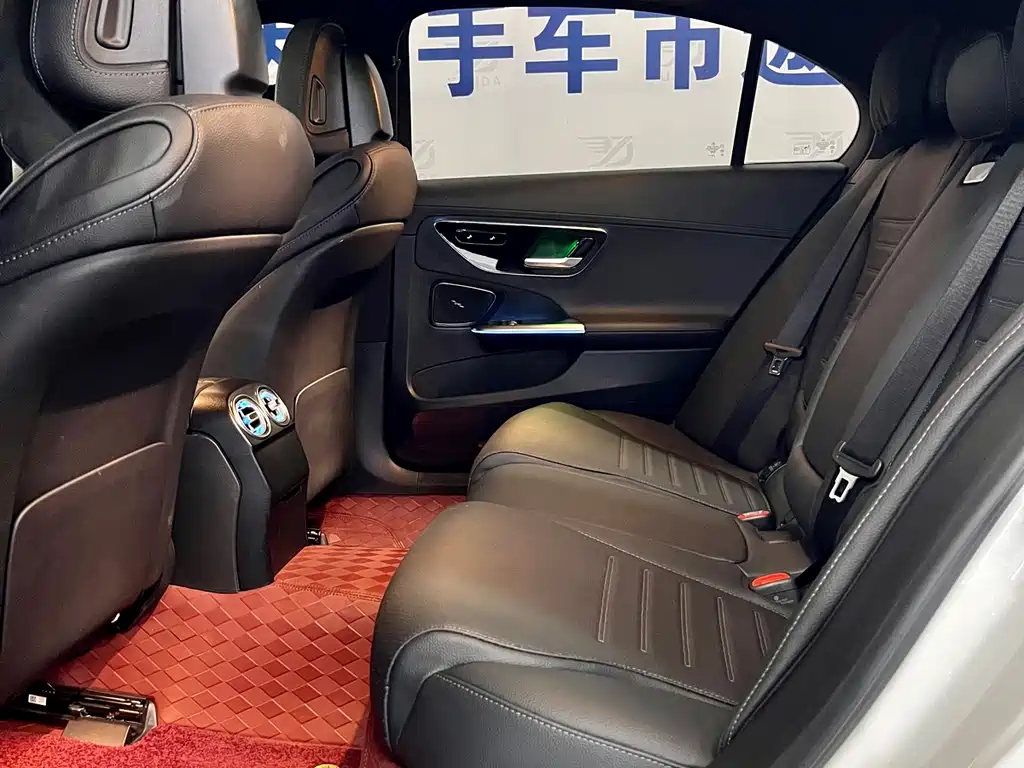 Mercedes-Benz C-Class 2023 — фото 10
