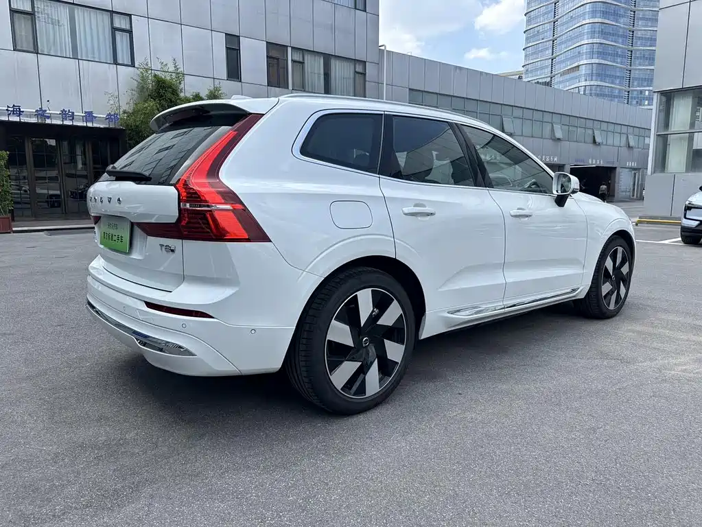 Volvo XC60 Plug-In Hybrid 2024 — фото 15