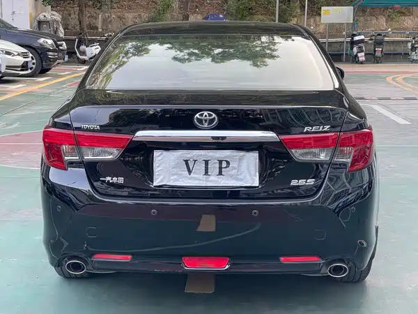 Toyota Reiz 2014