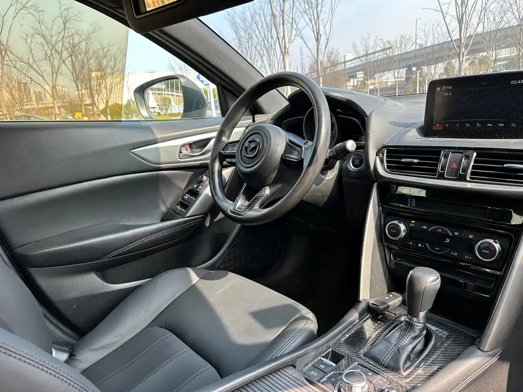 Mazda CX-4 2018 — фото 12