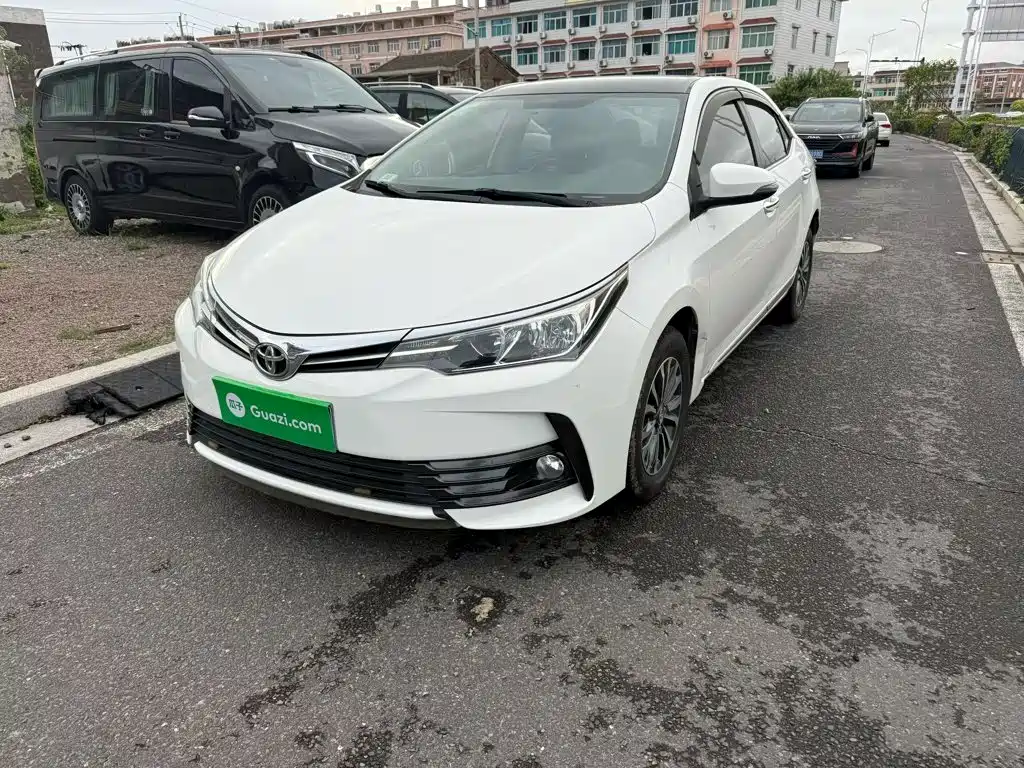 Toyota Corolla 2017 — фото 1