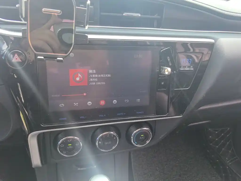 Toyota Corolla 2017 — фото 13