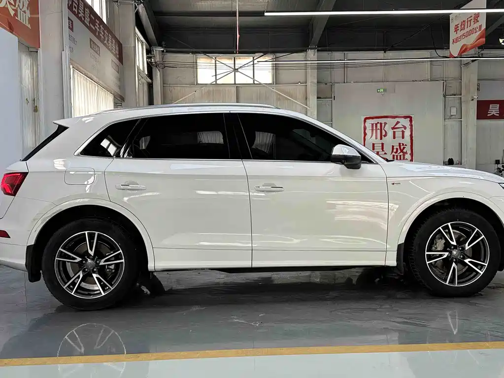 Audi Q5L 2020