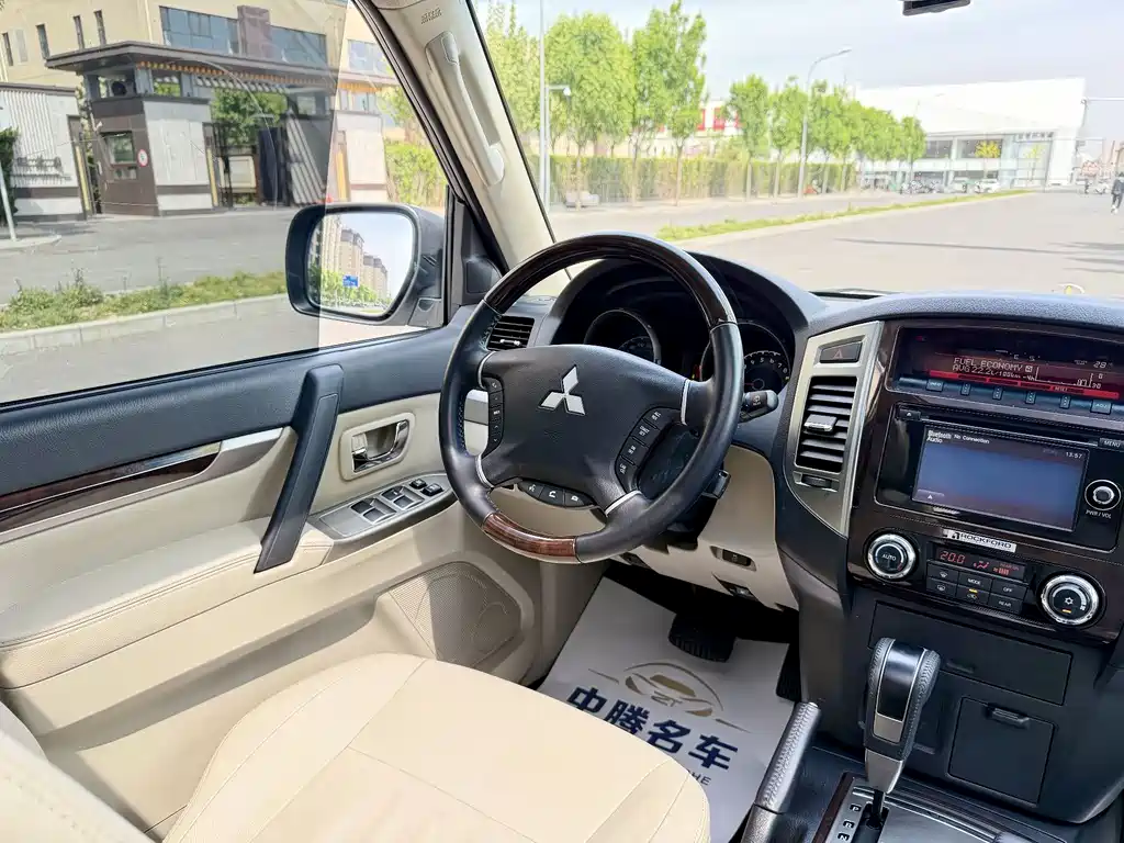 Mitsubishi Pajero 2019 — фото 12
