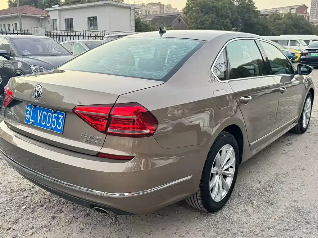 Volkswagen Passat 2017 — фото 8