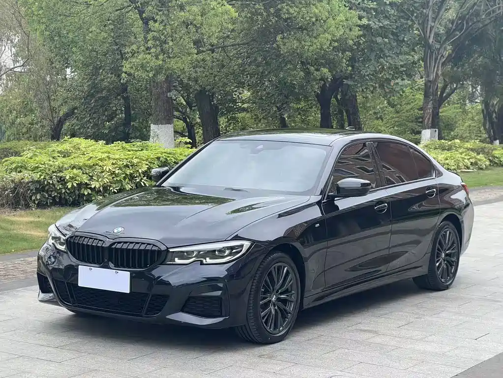 BMW 3 Series 2022 — фото 1