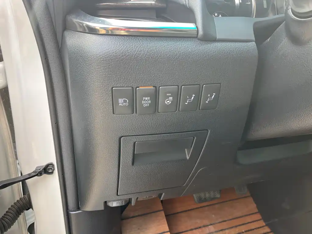 Toyota Vellfire 2021 — фото 14