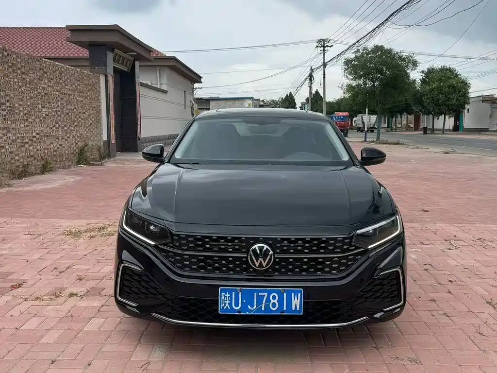 Volkswagen Passat 2023