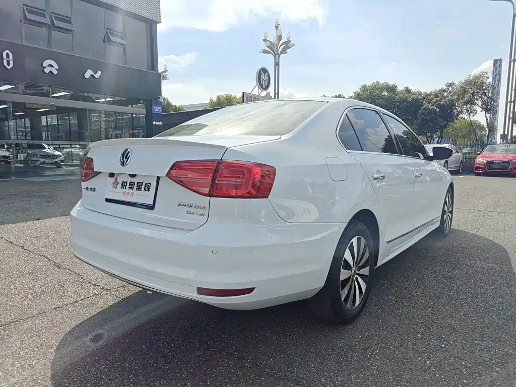Volkswagen Sagitar 2017
