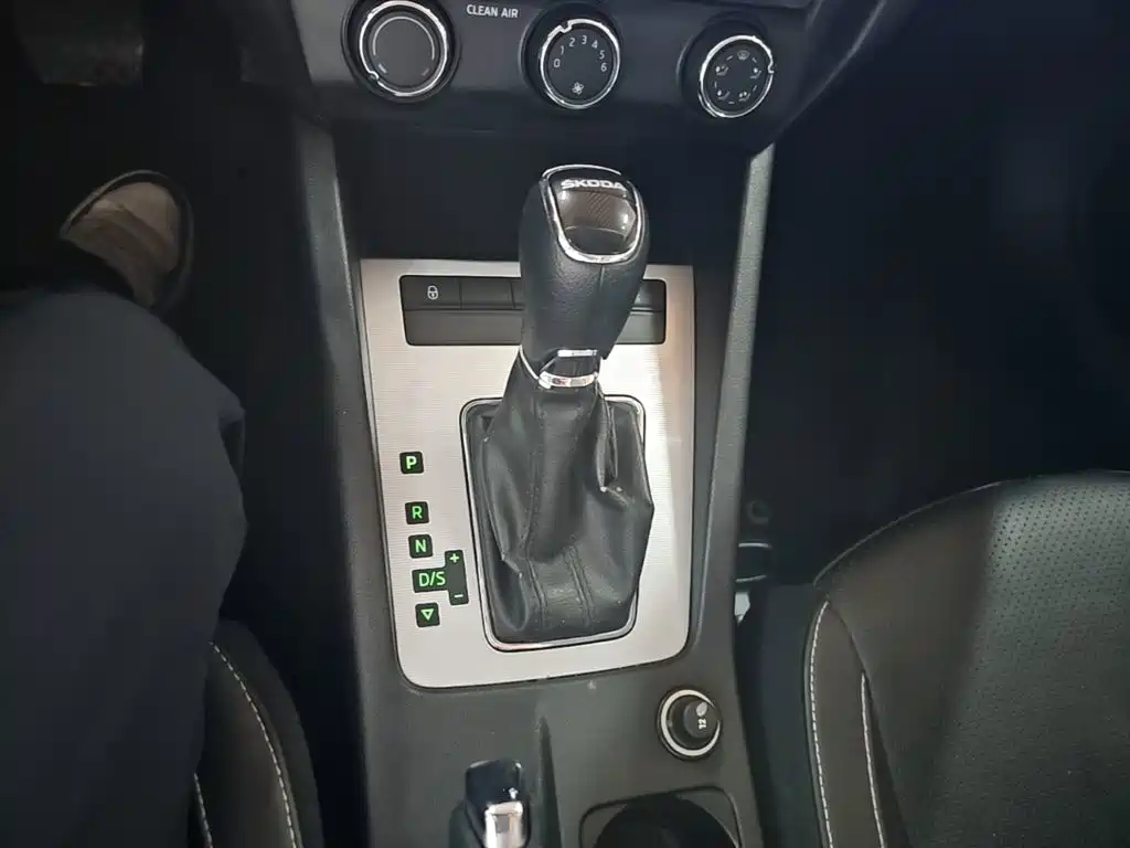 Skoda Octavia 2016 — фото 14