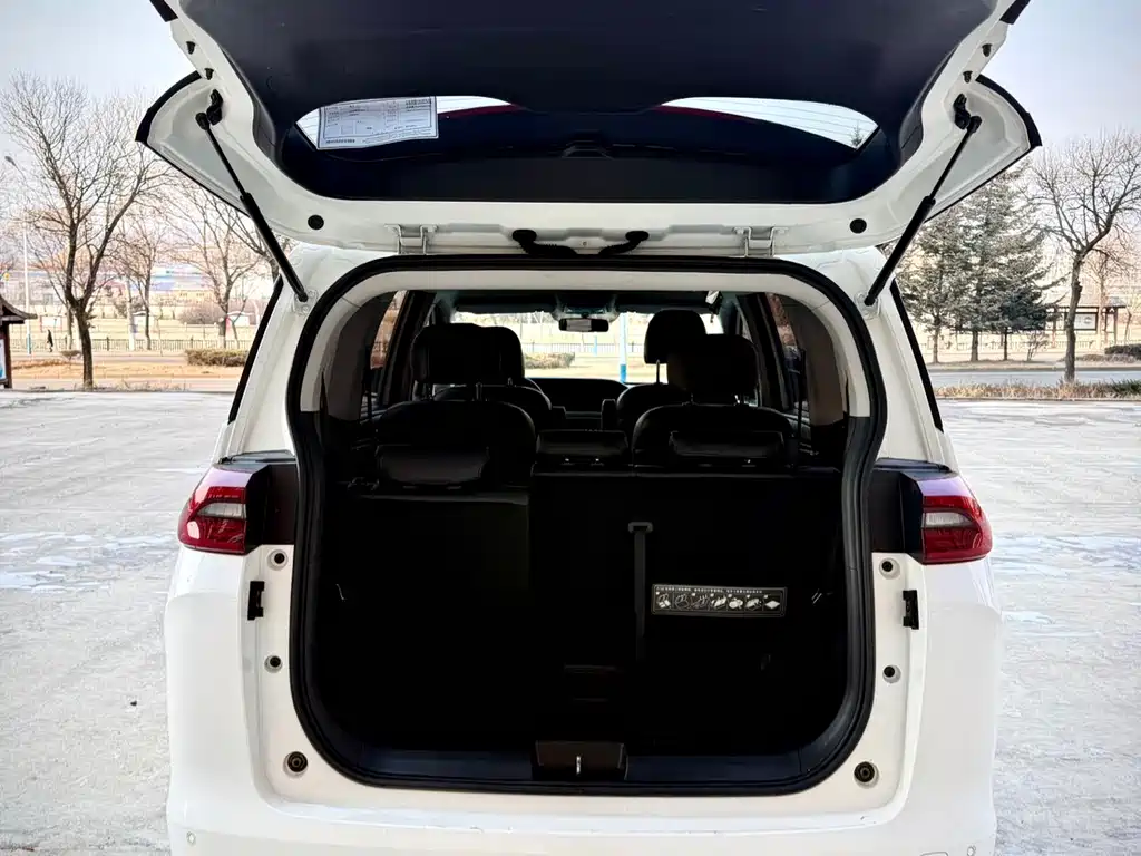 GAC Motor Trumpchi M6 2022 — фото 15