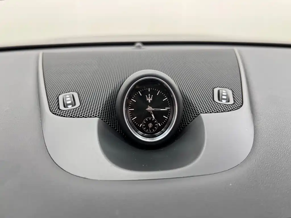 Maserati Levante 2019 — фото 31