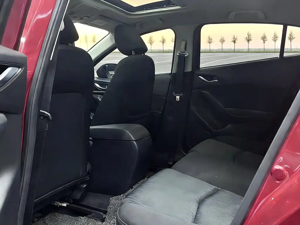 Mazda 3 Axela 2015