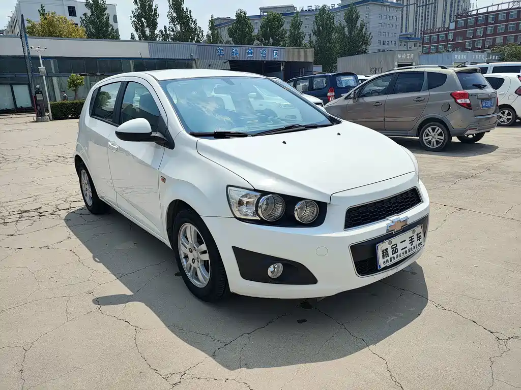 Chevrolet Aveo 2014 — фото 3