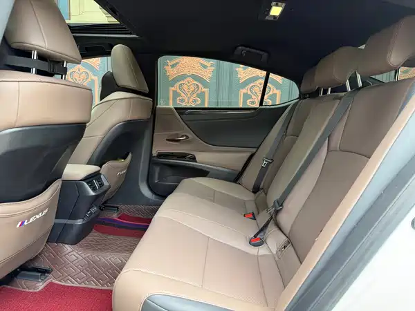 Lexus ES 2024