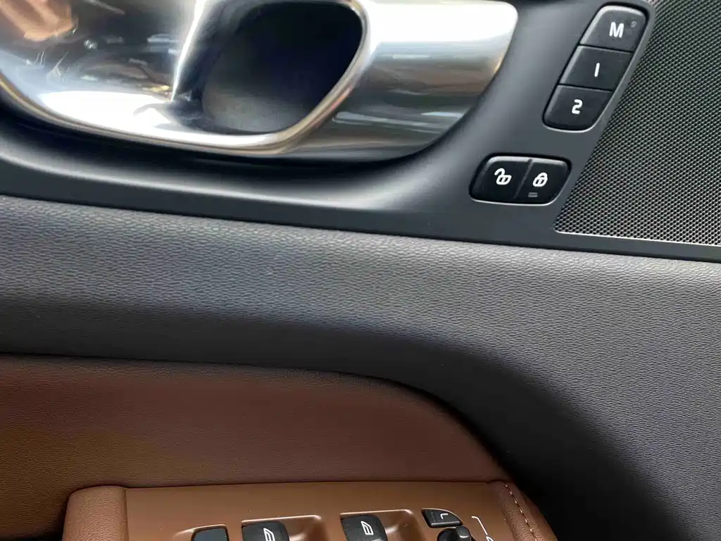 Volvo XC60 PHEV 2022 — фото 16
