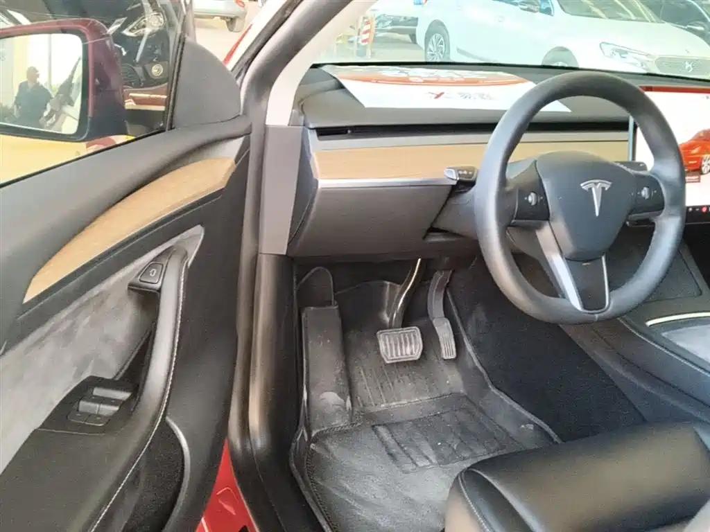 Tesla Model Y 2023 — фото 16