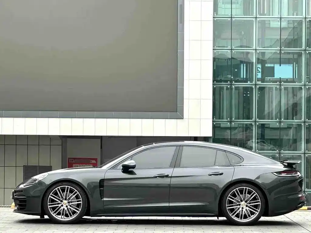 Porsche Panamera 2022