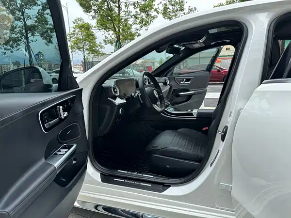 Mercedes-Benz C-Class 2023