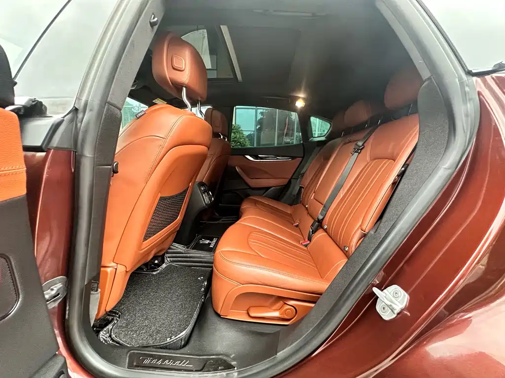 Maserati Levante 2018 — фото 13