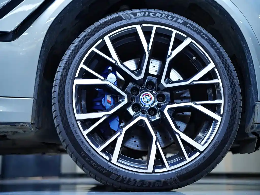BMW X6 M 2022 — фото 16