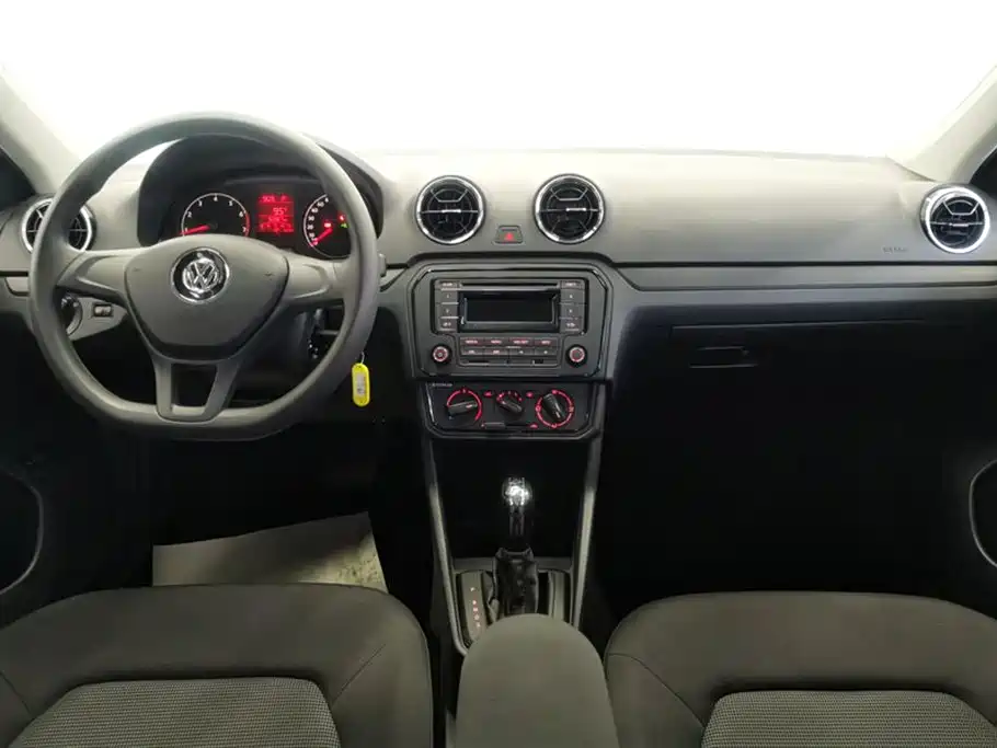 Volkswagen Jetta 2019 — фото 12