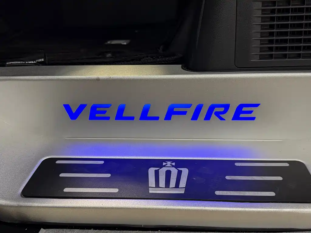 Toyota Vellfire — фото 25