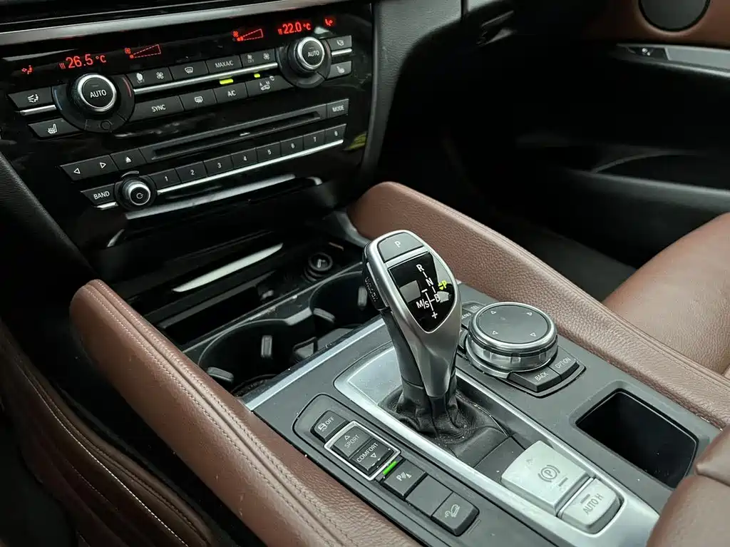 BMW X6 2015 — фото 9