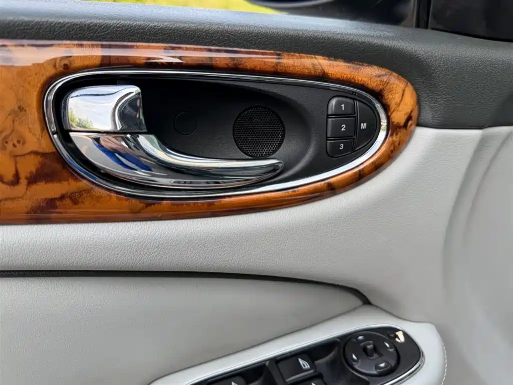 Jaguar XJ 2006 — фото 12